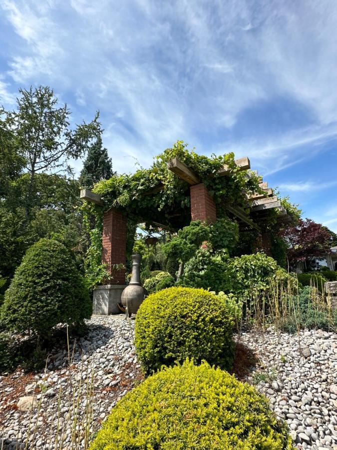 Bed and Breakfast The Wind In The Willows - Luxury Lakefront Oasis Кобург Екстер'єр фото